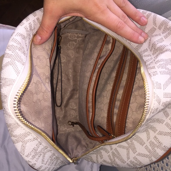 Michael Kors Signature backpack w dust bag & tags! - Picture 5 of 8